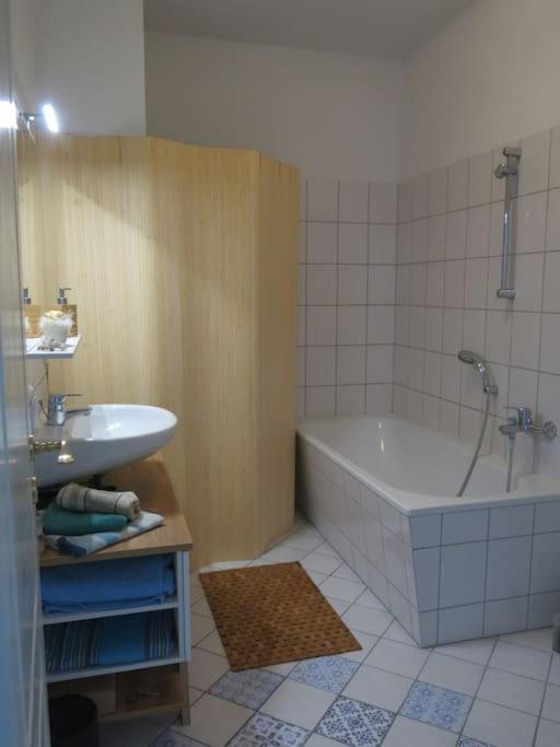 Stuckverzierte, Zentrumsnahe Wohnung Im Sueden Leipzig Bagian luar foto